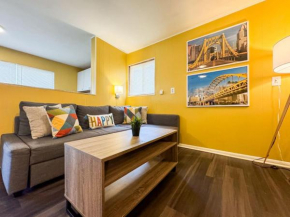 Sleeps 6 Homey 2 Bedroom with 5 Beds and WIFI
